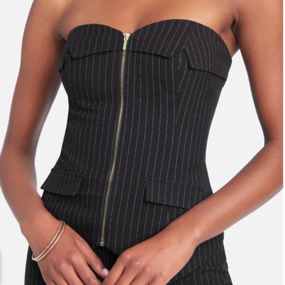 BEBE ZIPPER FRONT TAILORED PINSTRIPE BUSTIER Size 6 NWT SOLD OUT - Picture 2 of 11